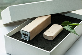 Подарочный набор с зарядкой и флешкой ЭКО белый: power bank на 2600 mah, флешка 8 гб (Бежевый)