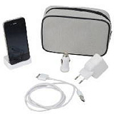 Дорожный набор для iPhone 4/4S: зарядное устройство-подставка с USB разъемом + 2 адаптера для зарядк
