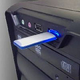 USB-Flash накопитель "Stripe" в металлическом корпусе со светящейся пластиковой вставкой на боковой 
